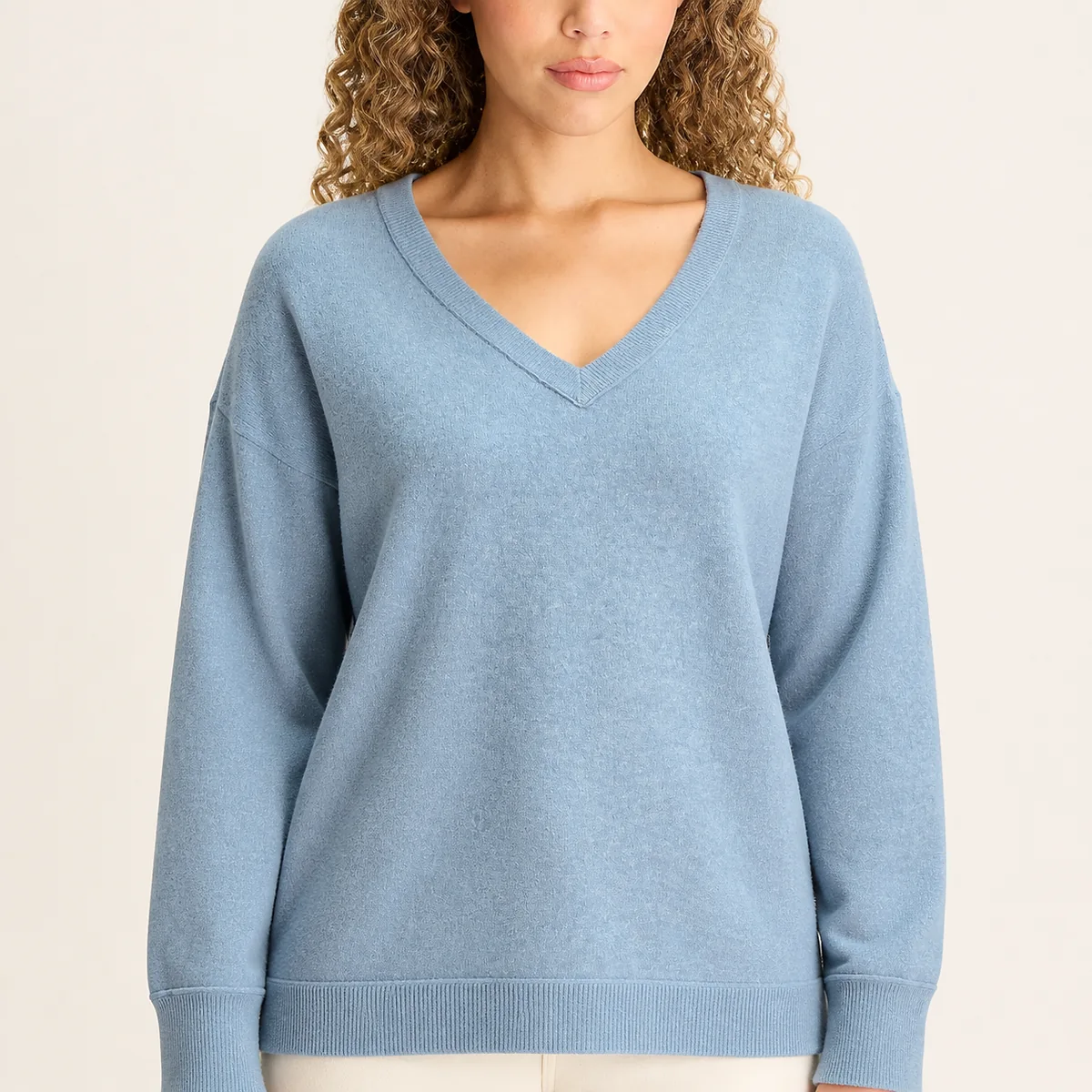 Plain V-neck knitted sweater for private label development